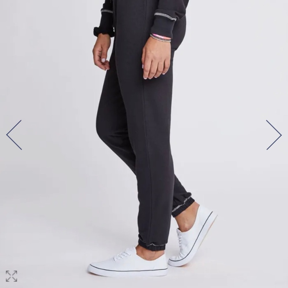 Splendid - Matching pullover, joggers & scrunchie - Picture 3 of 12